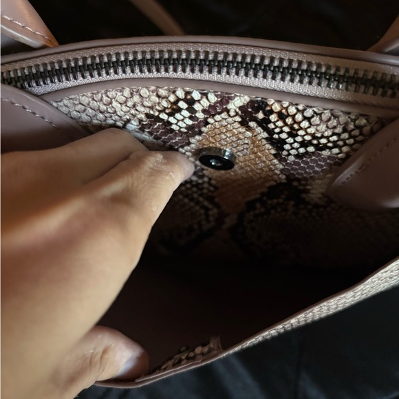 ✨ Pre-Loved A New Day Faux Snakeskin Crossbody ✨ - Picture 6 of 6